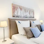 Vier Jahreszeiten Ferienhaus *